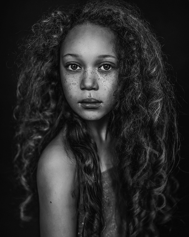 Fotografía en blanco y negro en el B&W Child Photo
