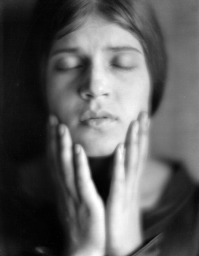 Tina Modotti fotografiada por Edward Weston