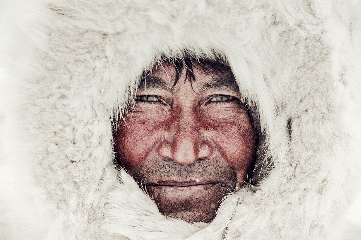 jimmy-nelson-fotografo-inuit-reflejo-nenet-8